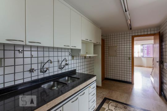 Cozinha de apartamento para alugar com 3 quartos, 200m² em Santo Antônio, Belo Horizonte