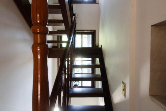 Escada de acesso ao 3º pavimento de casa à venda com 4 quartos, 250m² em Lagoa, Rio de Janeiro