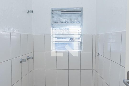 Banheiro de casa para alugar com 1 quarto, 70m² em Parque Peruche, São Paulo
