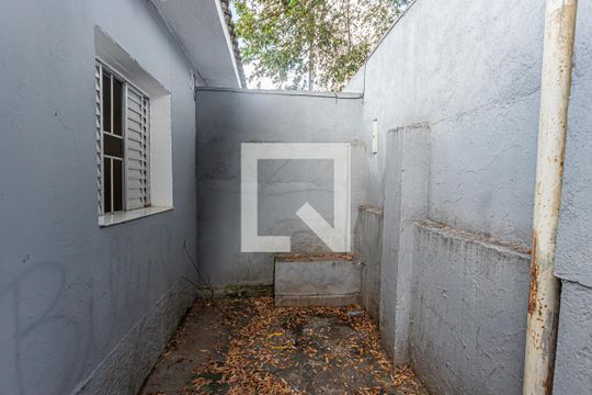 Quintal frente de casa para alugar com 1 quarto, 70m² em Parque Peruche, São Paulo