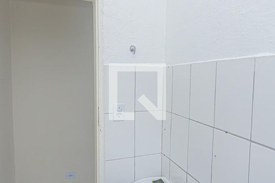 Banheiro de casa para alugar com 1 quarto, 70m² em Parque Peruche, São Paulo