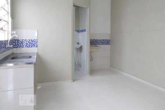 Cozinha de casa para alugar com 1 quarto, 18m² em Vila Sabrina, São Paulo