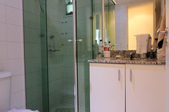 Banheiro de apartamento à venda com 3 quartos, 65m² em Vila Vitório Mazzei, São Paulo