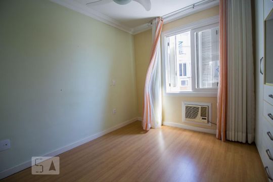 2º piso - Suíte de casa de condomínio à venda com 4 quartos, 220m² em Chácara das Pedras, Porto Alegre