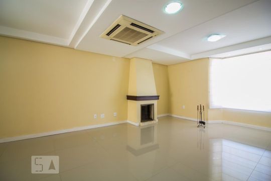 1º piso - Sala de casa de condomínio à venda com 4 quartos, 220m² em Chácara das Pedras, Porto Alegre