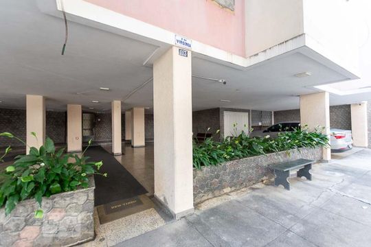 Entrada de apartamento à venda com 2 quartos, 77m² em Fonseca, Niterói