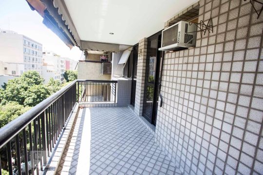 varanda de apartamento para alugar com 2 quartos, 100m² em Tijuca, Rio de Janeiro