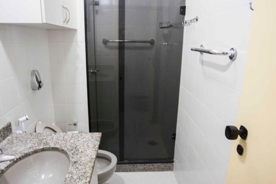 banheiro social de apartamento para alugar com 2 quartos, 100m² em Tijuca, Rio de Janeiro