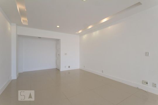 Sala de apartamento para alugar com 3 quartos, 134m² em Barra da Tijuca, Rio de Janeiro