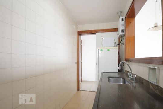 Cozinha de apartamento para alugar com 1 quarto, 60m² em Barra da Tijuca, Rio de Janeiro