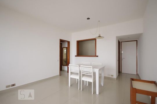 Sala de apartamento para alugar com 1 quarto, 60m² em Barra da Tijuca, Rio de Janeiro