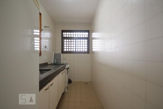 Cozinha de apartamento para alugar com 1 quarto, 60m² em Barra da Tijuca, Rio de Janeiro