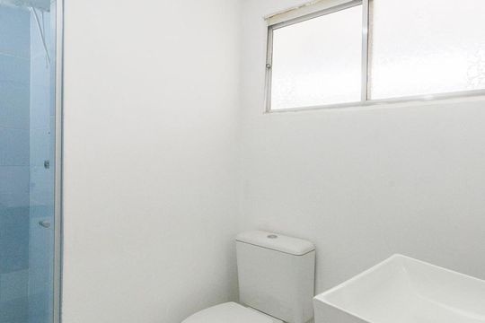 Banheiro de apartamento à venda com 2 quartos, 60m² em I.a.p.i., Osasco