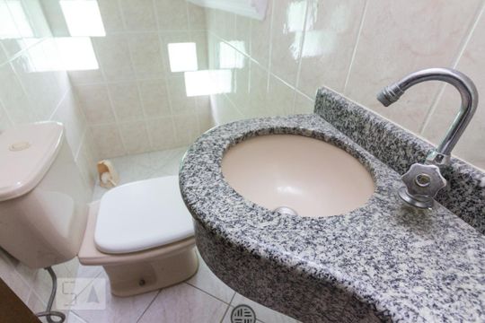 Lavabo de casa para alugar com 3 quartos, 205m² em Jardim São José (zona Norte), São Paulo