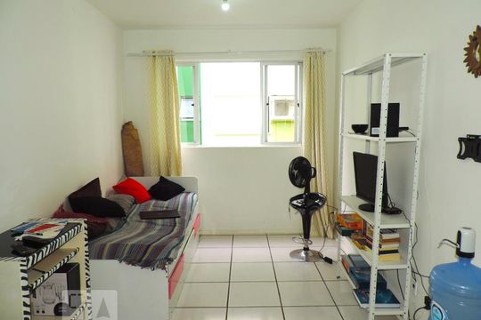 Apartamento para alugar com 1 quarto, 60m² em Itacorubi, Florianópolis