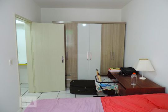 Quarto 1 - Armarios de apartamento para alugar com 1 quarto, 60m² em Itacorubi, Florianópolis