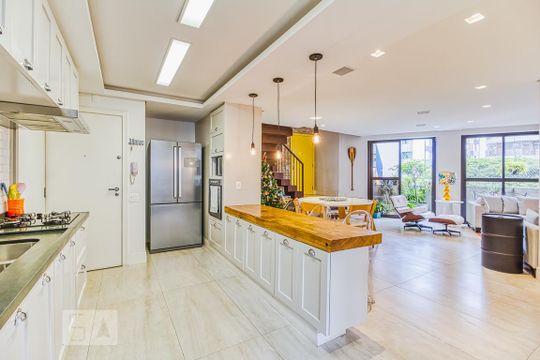Cozinha de apartamento para alugar com 3 quartos, 156m² em Vila Nova Conceição, São Paulo