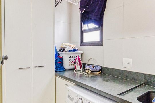 Área de serviço de apartamento para alugar com 3 quartos, 156m² em Vila Nova Conceição, São Paulo