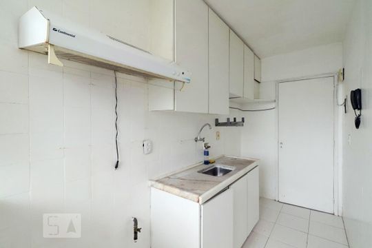 Cozinha de apartamento para alugar com 2 quartos, 90m² em Barra da Tijuca, Rio de Janeiro