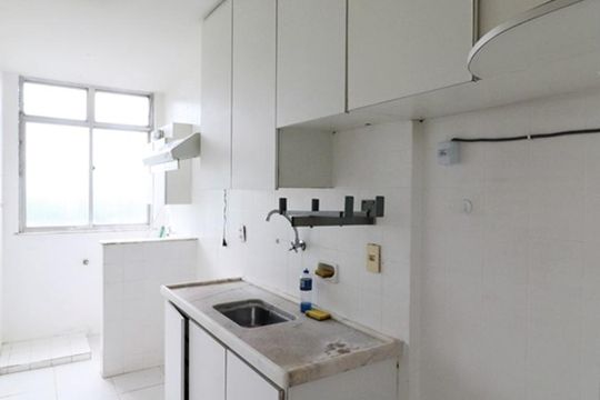 Cozinha de apartamento para alugar com 2 quartos, 90m² em Barra da Tijuca, Rio de Janeiro