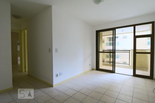 Sala de apartamento para alugar com 2 quartos, 70m² em Jacarepaguá, Rio de Janeiro