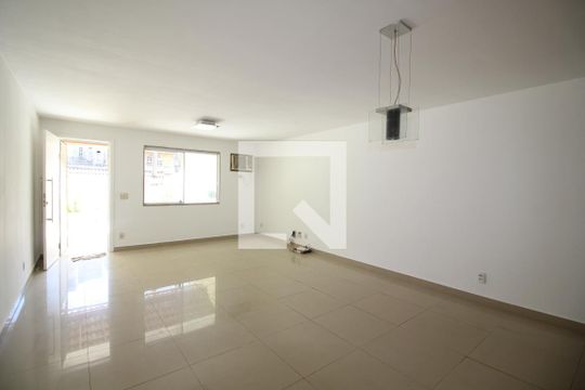 Sala de casa de condomínio à venda com 3 quartos, 140m² em Freguesia , Rio de Janeiro