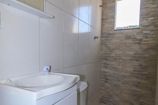Banheiro de apartamento para alugar com 1 quarto, 31m² em Jacarepaguá, Rio de Janeiro