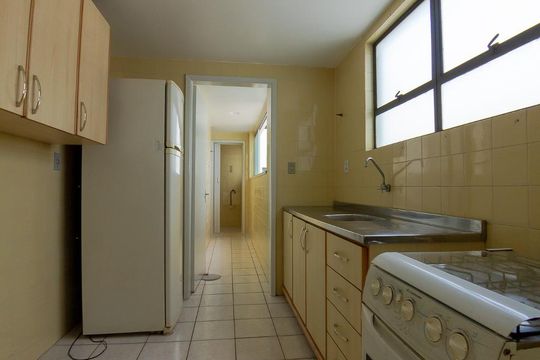 Cozinha de apartamento à venda com 2 quartos, 80m² em Jardim São Pedro, Porto Alegre