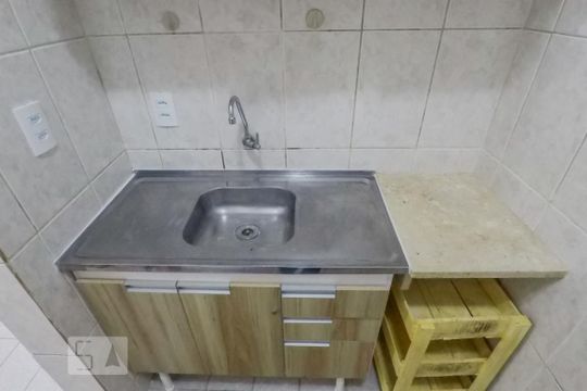 Cozinha de apartamento para alugar com 1 quarto, 37m² em Sé, São Paulo
