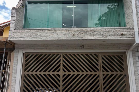 Fachada de casa à venda com 3 quartos, 300m² em Cidade das Flores, Osasco