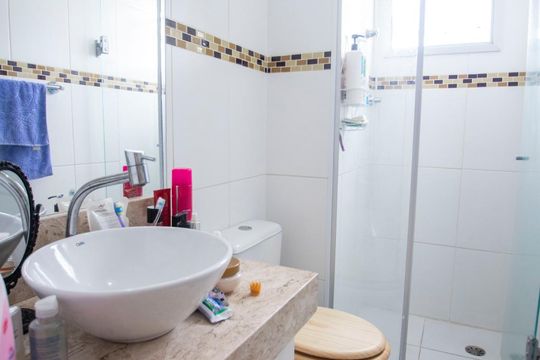 banheiro de apartamento para alugar com 2 quartos, 50m² em Jardim dos Oliveiras, Campinas
