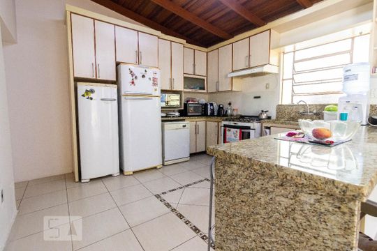 Cozinha de casa à venda com 4 quartos, 200m² em Chácara das Pedras, Porto Alegre