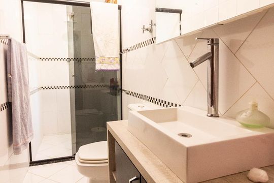 Banheiro de casa à venda com 4 quartos, 200m² em Chácara das Pedras, Porto Alegre
