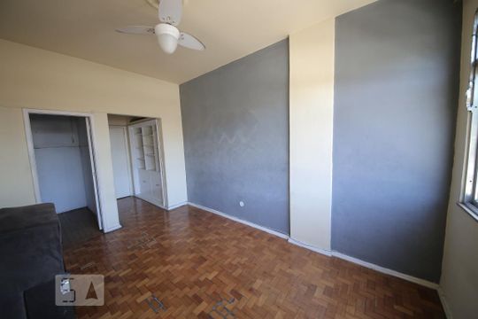 Sala  de apartamento para alugar com 1 quarto, 36m² em Fonseca, Niterói