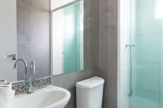 Banheiro de apartamento à venda com 2 quartos, 59m² em Jardim Peri, São Paulo