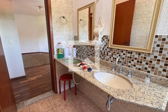 Banheiro 2 Casa 1 de casa para alugar com 8 quartos, 440m² em Jardim Paraíso, Campinas