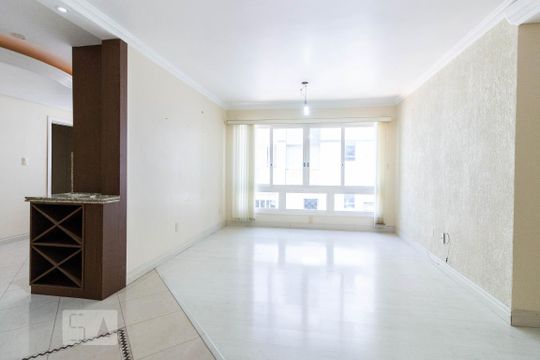 Sala de apartamento para alugar com 3 quartos, 106m² em Petrópolis, Porto Alegre