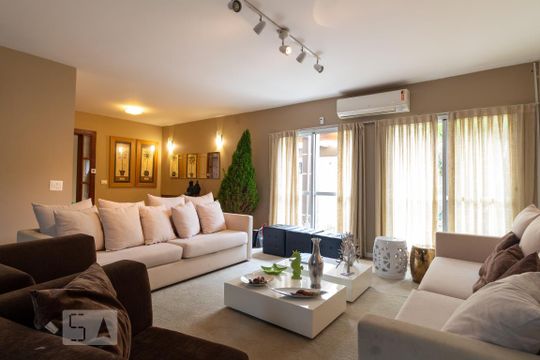 Casa para alugar com 4 quartos, 300m² em Cidade Monções, São Paulo