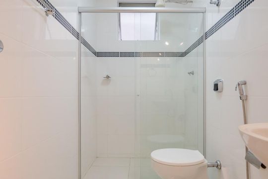 Banheiro de apartamento para alugar com 2 quartos, 63m² em Cidade Jardim, Belo Horizonte