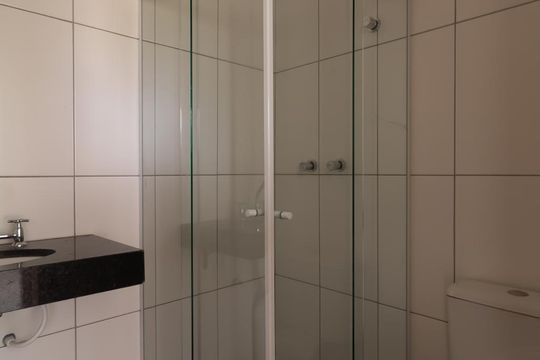 Banheiro Social de apartamento à venda com 2 quartos, 48m² em Protásio Alves, Porto Alegre
