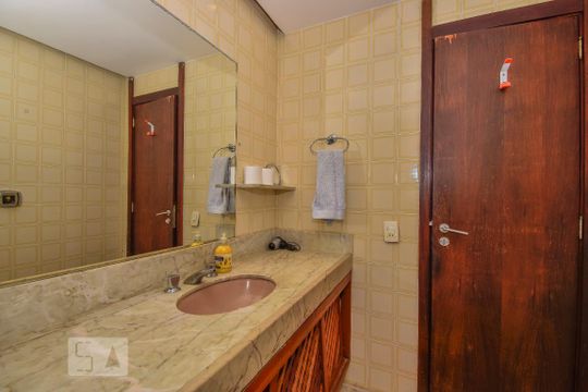 Banheiro de apartamento para alugar com 2 quartos, 65m² em Ipanema, Rio de Janeiro