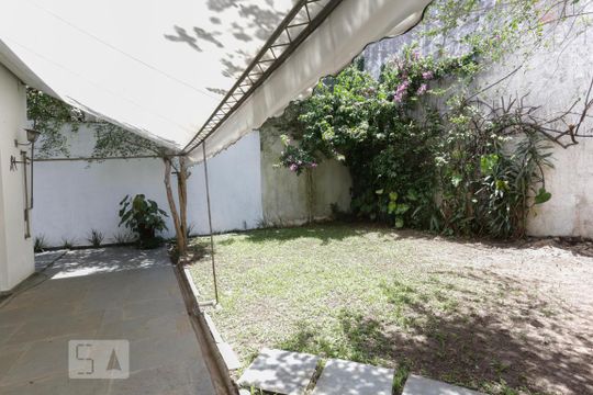 Quintal de casa à venda com 4 quartos, 387m² em Vila Madalena, São Paulo