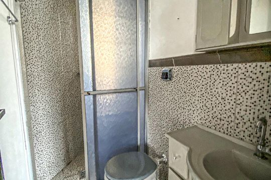 Banheiro de apartamento à venda com 1 quarto, 41m² em Centro, São Leopoldo