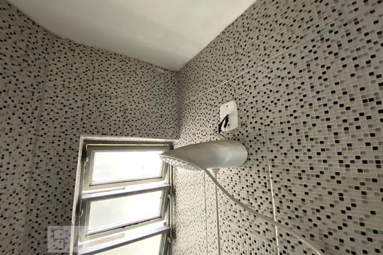 Banheiro de apartamento à venda com 1 quarto, 41m² em Centro, São Leopoldo