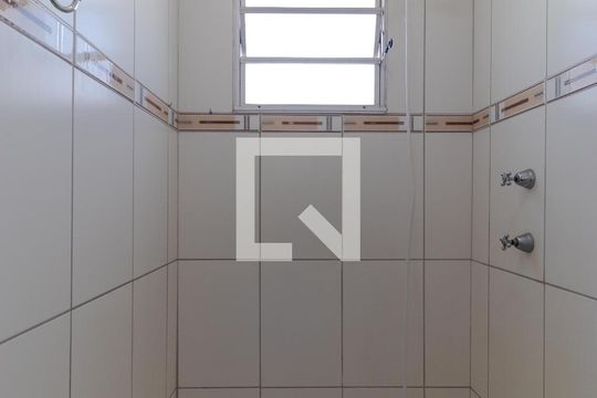 Banheiro de apartamento para alugar com 2 quartos, 44m² em Jardim Márcia, Campinas