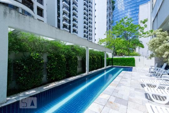 Piscina de apartamento para alugar com 1 quarto, 66m² em Itaim Bibi, São Paulo