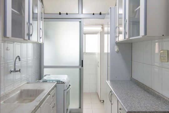 Cozinha de apartamento para alugar com 3 quartos, 58m² em Vila Pereira Barreto, São Paulo