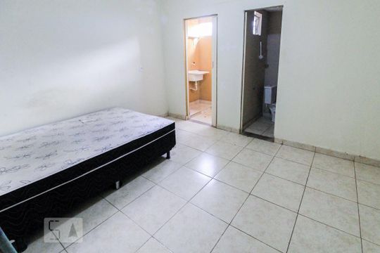 Quarto (suíte) de apartamento para alugar com 1 quarto, 50m² em St. Leste Universitário, Goiânia