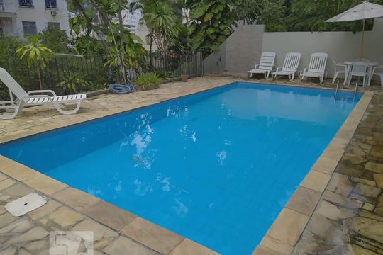 Piscina de apartamento à venda com 2 quartos, 90m² em Centro, Niterói