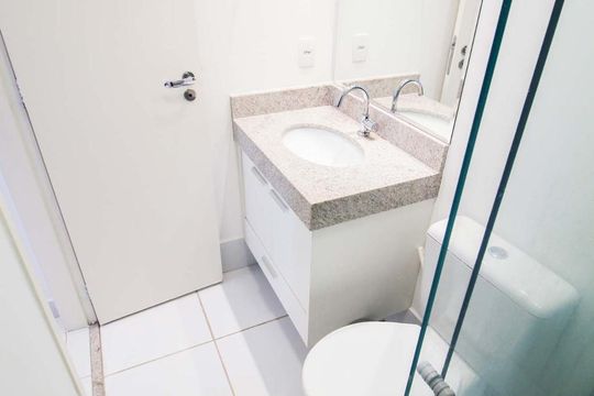 Quarto (suíte) Banheiro de apartamento para alugar com 1 quarto, 53m² em Jd. Goiás, Goiânia